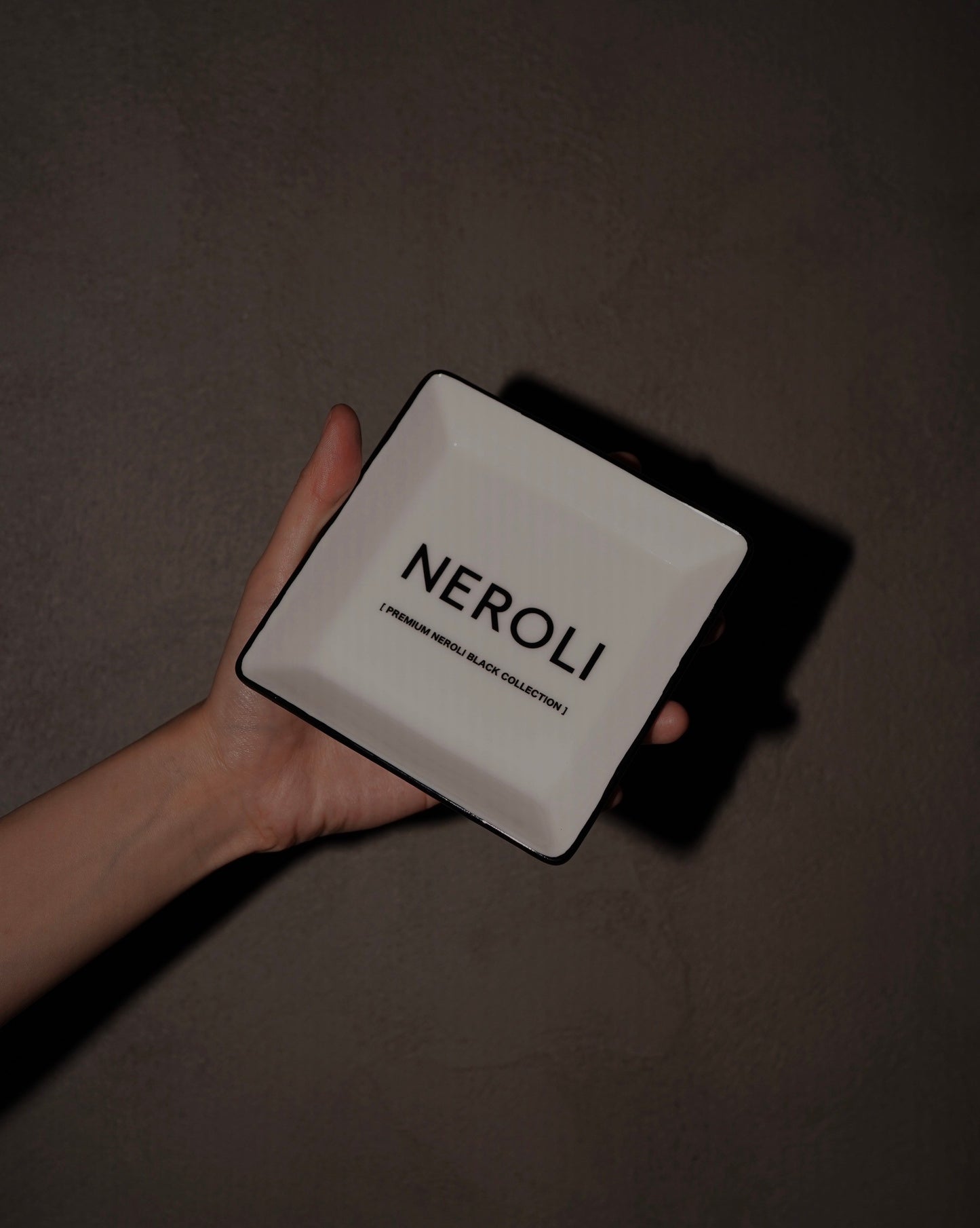 “PREMIUM NEROLI” PLATE