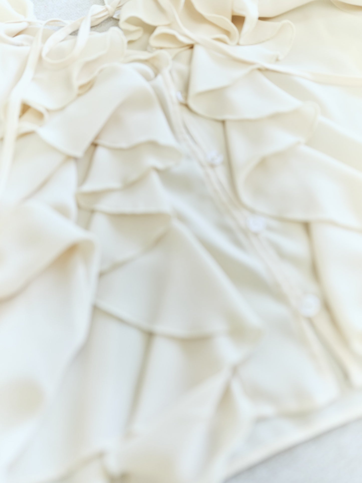 NEROLI SS26 image_root/ドレープ ラッフルブラウス/260312_NEROLI_14.jpg
