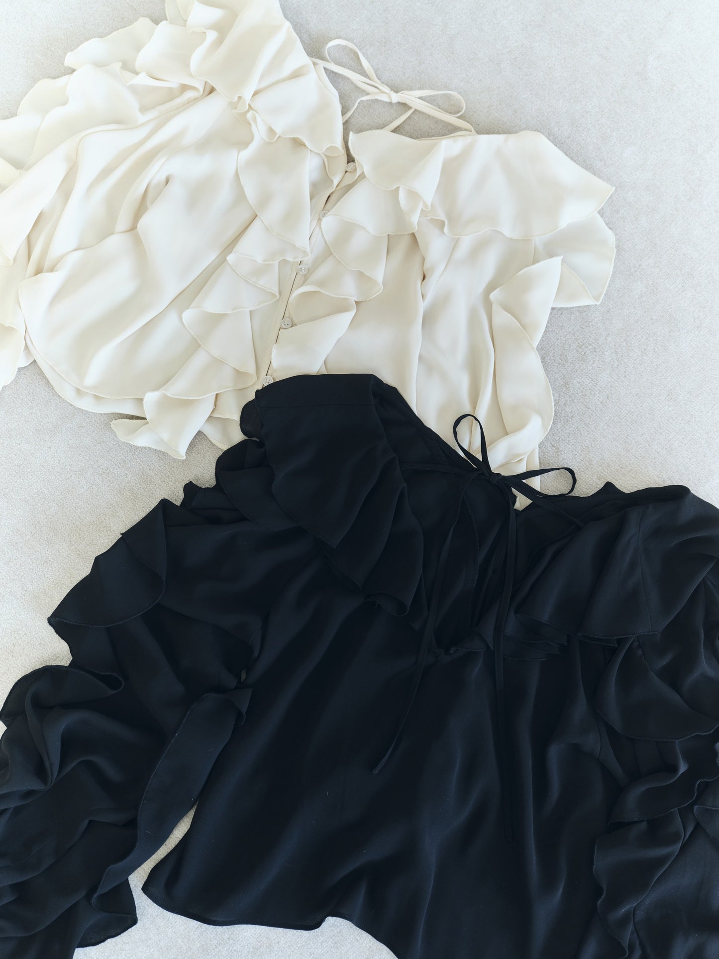 NEROLI SS26 image_root/ドレープ ラッフルブラウス/260312_NEROLI_16.jpg