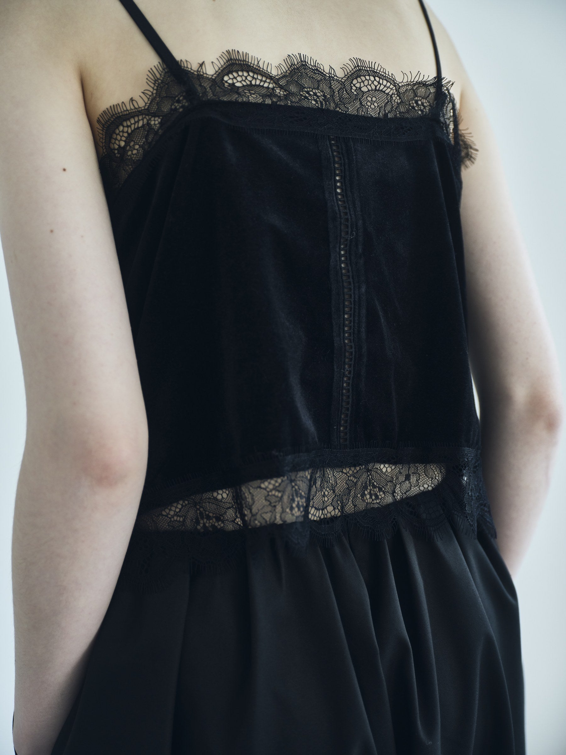 NEROLI SS26 image_root/シャーベロア ランジェリーキャミソール/260312_NEROLI_197.jpg