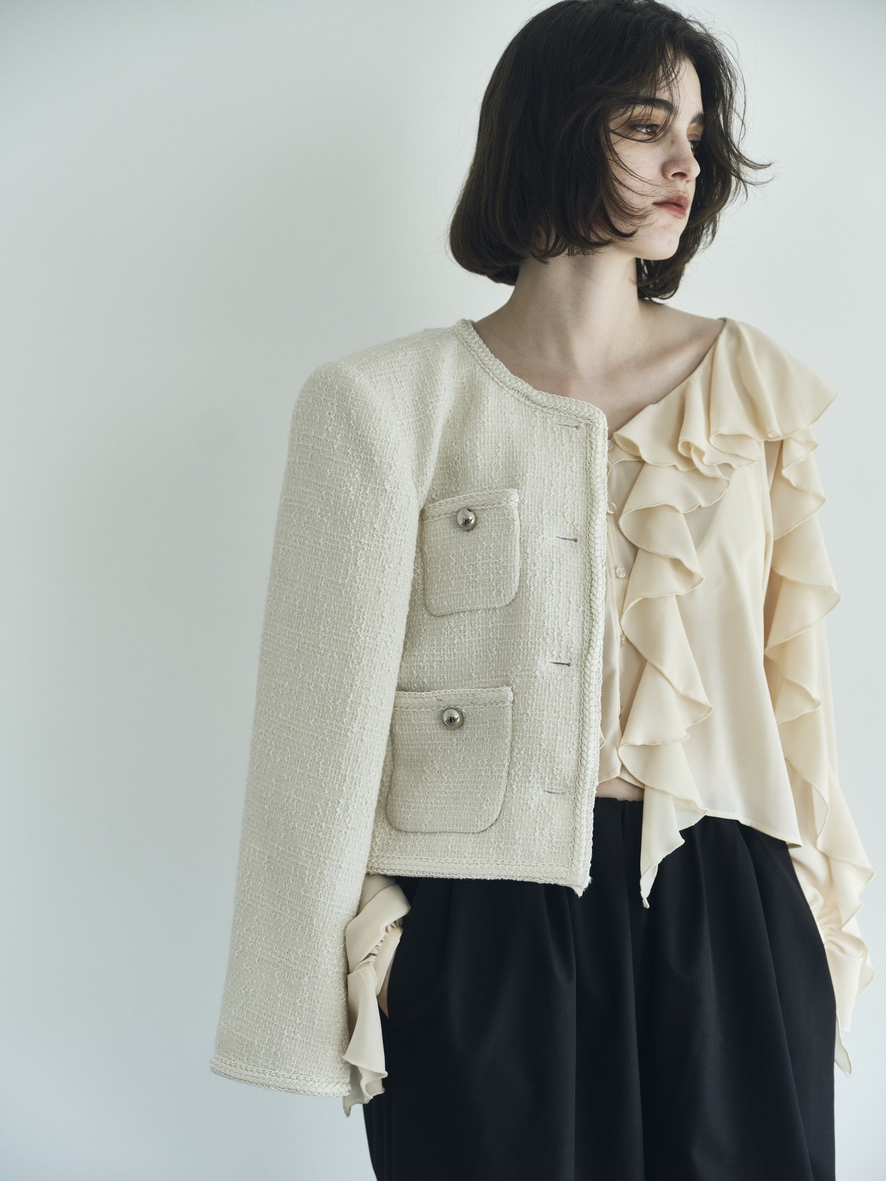 NEROLI SS26 image_root/ドレープ ラッフルブラウス/260312_NEROLI_351.jpg