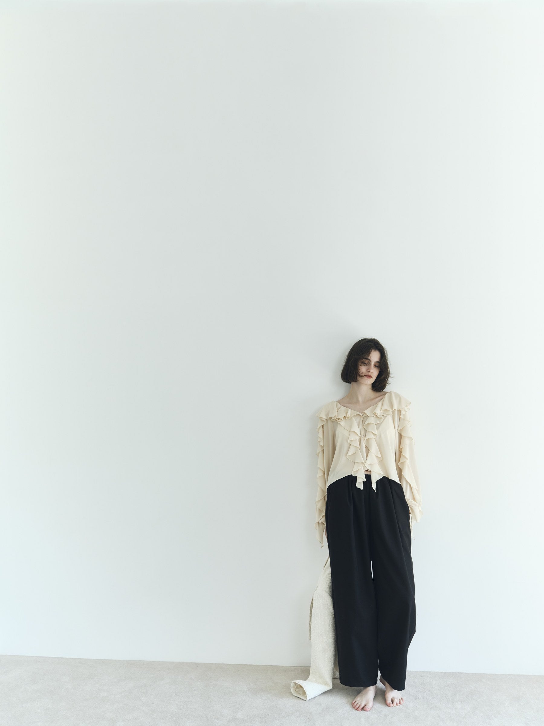 NEROLI SS26 image_root/ドレープ ラッフルブラウス/260312_NEROLI_355.jpg