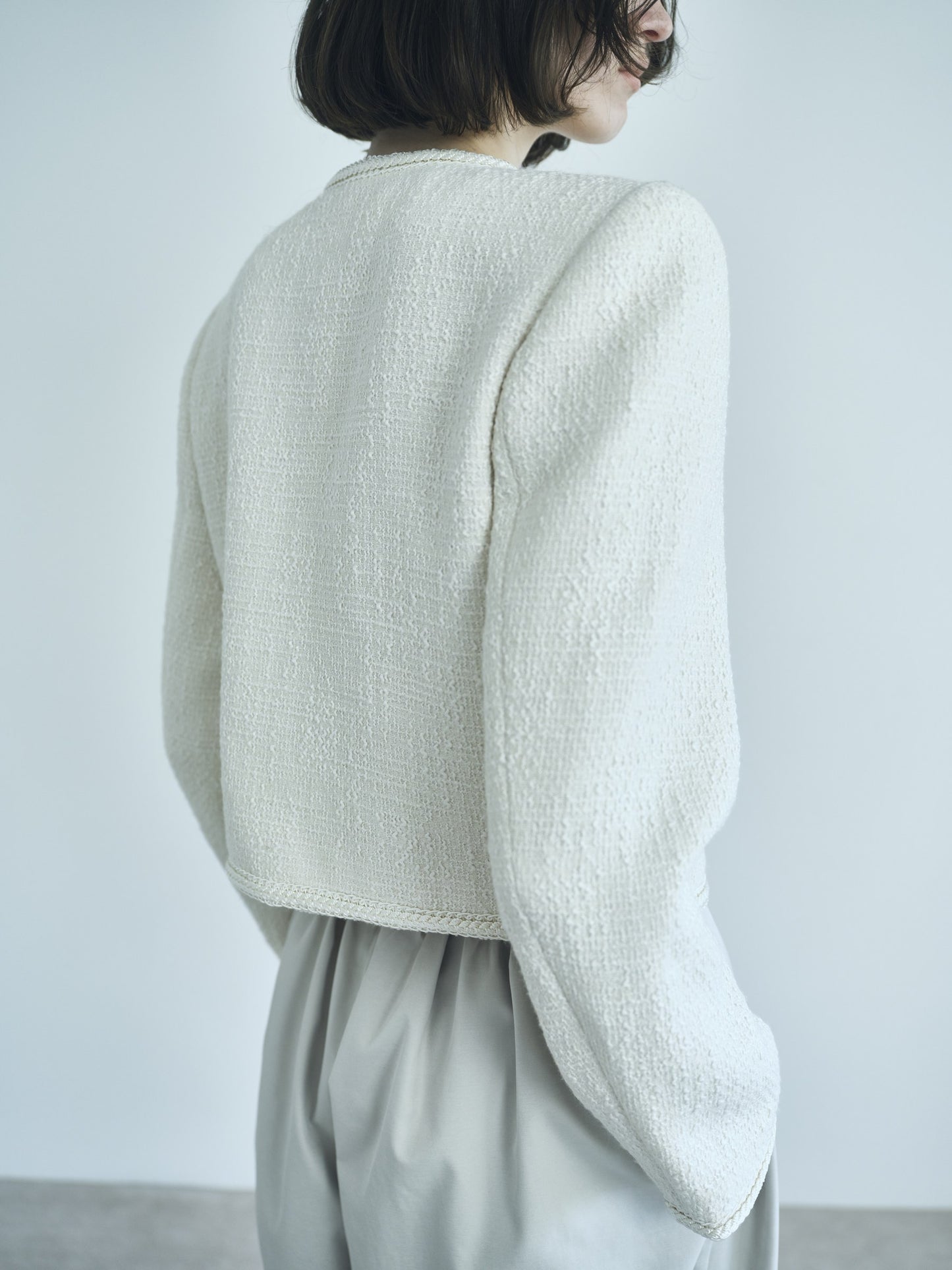NEROLI SS26 image_root/オーバーショルダー ツイードジャケット/260312_NEROLI_36.jpg