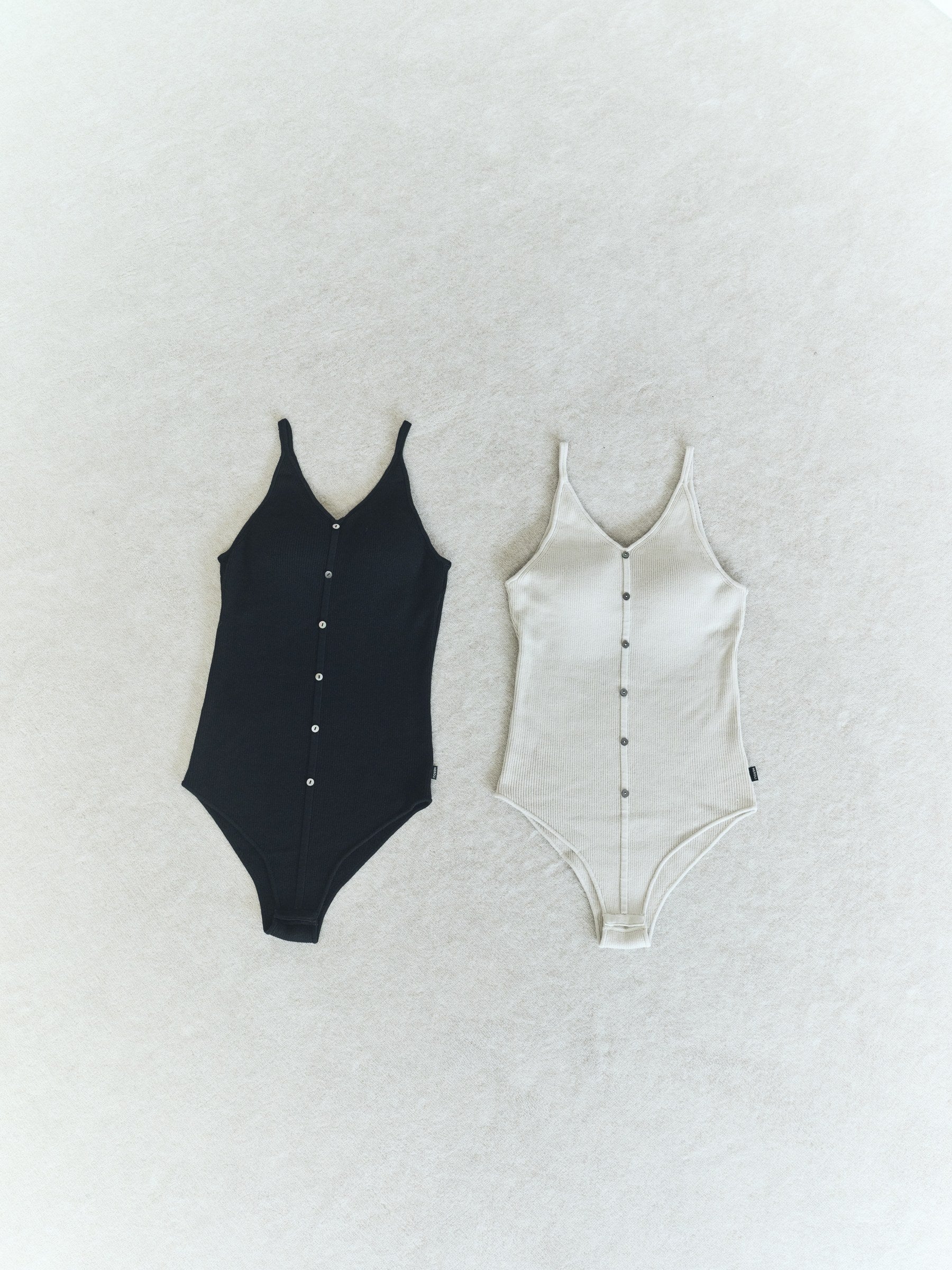 NEROLI SS26 image_root/シルク混リブ ボディスーツ/260312_NEROLI_454.jpg