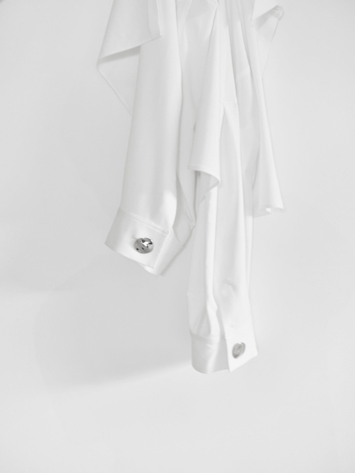 NEROLI SS26 image_root/立体スリーブ ビッグシャツ/260312_NEROLI_496.jpg