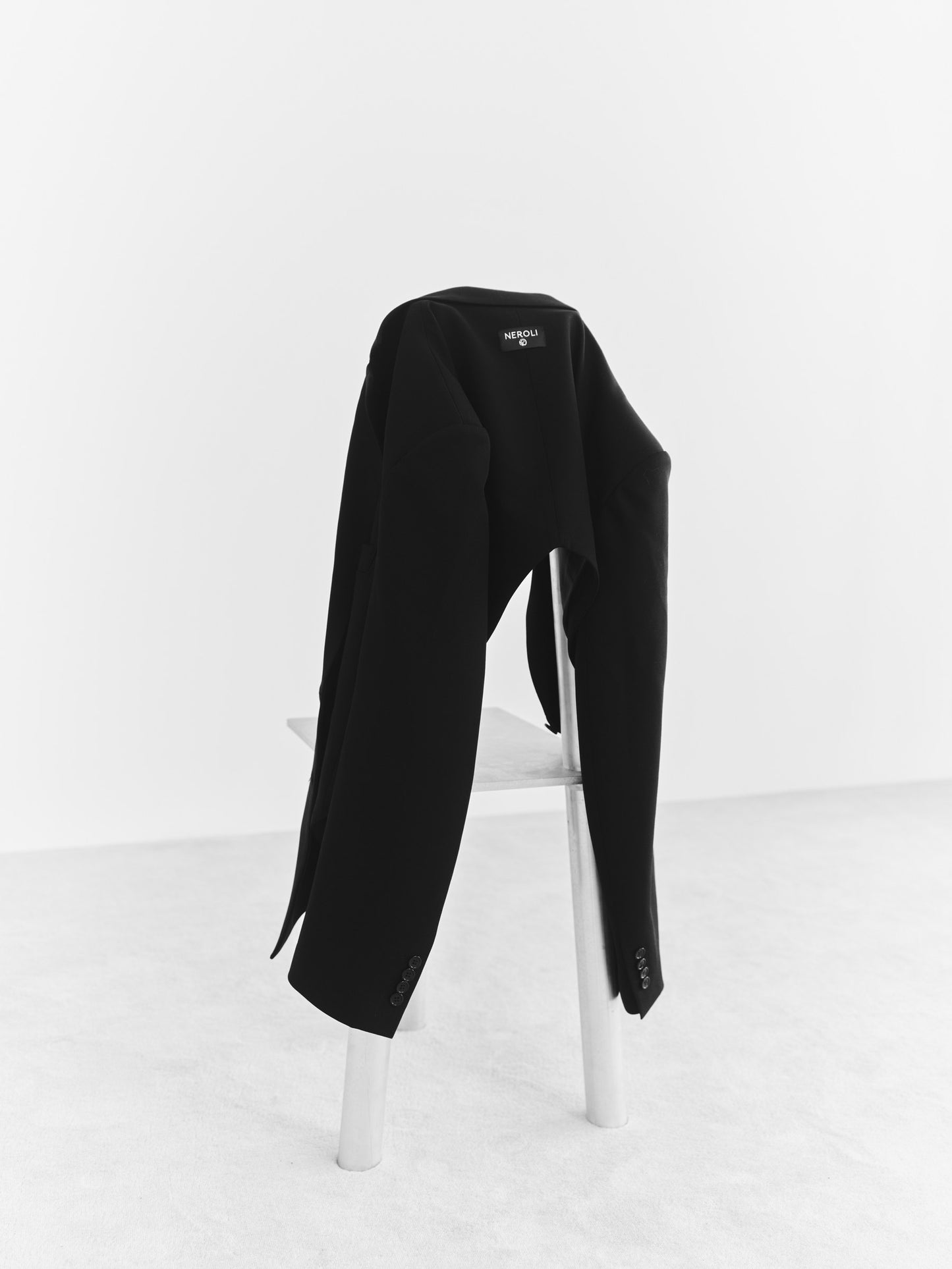 NEROLI SS26 image_root/バックオープン オーバーショルダー ジャケット/260312_NEROLI_8.jpg